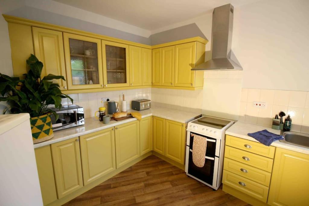 Lincoln Apartment Freshly Renovated Common Views Burton  Eksteriør bilde