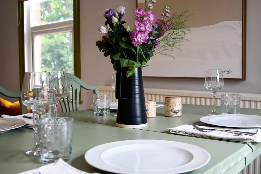Lincoln Apartment Freshly Renovated Common Views Burton  Eksteriør bilde